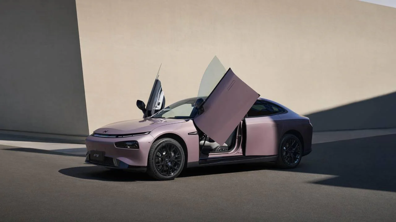 2024 XPeng P7i Mid-Size Luxury Electric Sedan - Image 2
