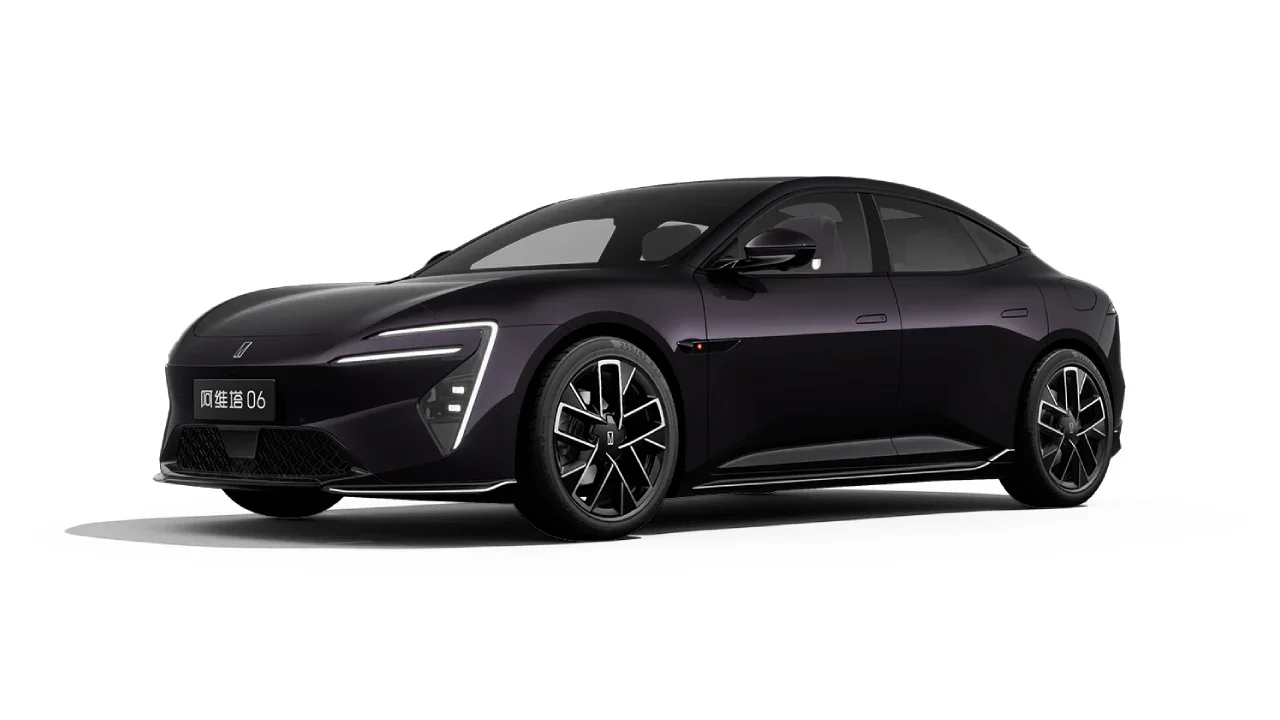 2025 Avatr 06 Mid-Size Luxury Electric Sedan - Image 4