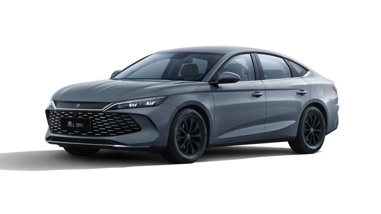 2025 BYD Qin L DM-i Compact Plug-in Hybrid Sedan - Image 7