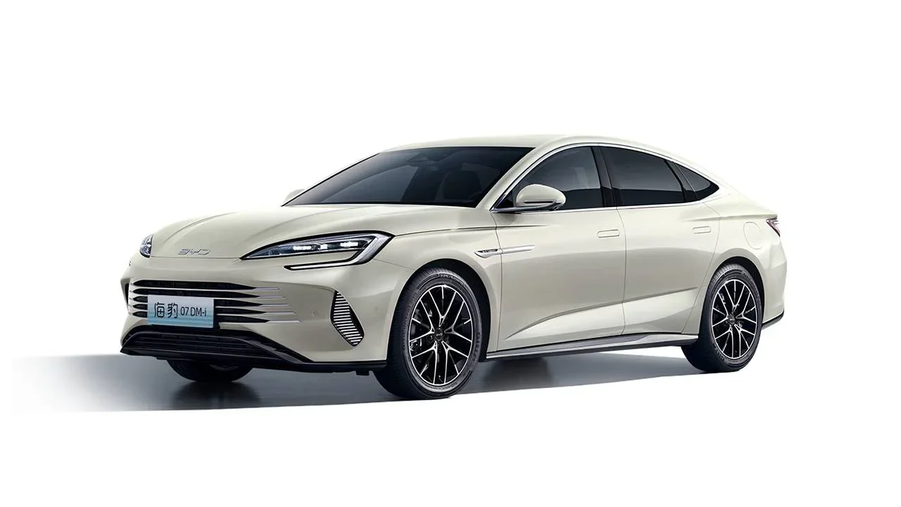 2025 BYD Seal 07 DM-i Mid-Size Plug-in Hybrid (PHEV) Sedan