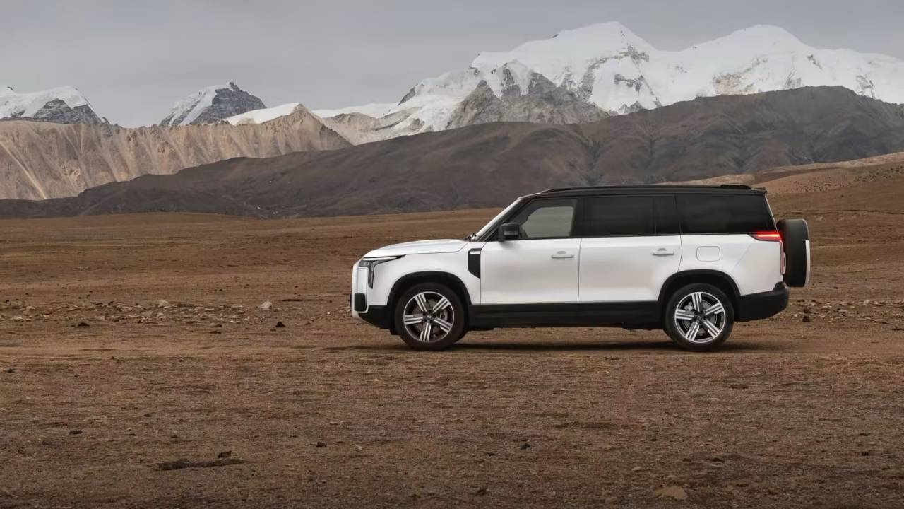 2024 ROX 01 Mid-Size Smart Luxury Range-Extended Electric SUV - Image 6